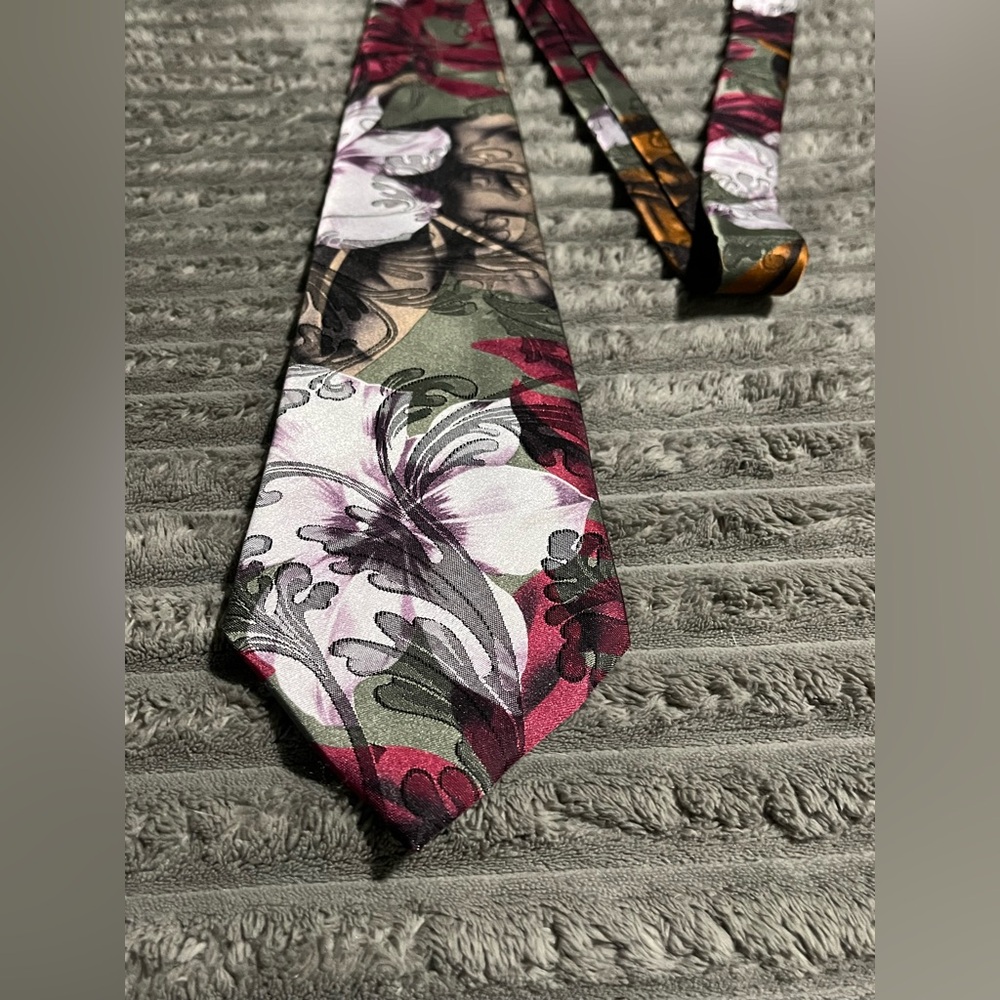 André Valetino Silk Necktie  Hibiscus Tie 60” Vintage Beauty